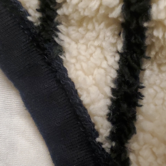 Free People  fuzzy White w/black oversized Sweater sz Small - Picture 11 of 11